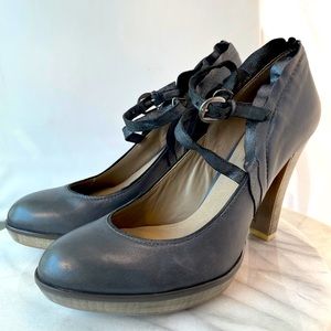 🆕 DKNY Lorens Grey Platforms Heels Mary Jane Pump Y2K Vintage Ruffle